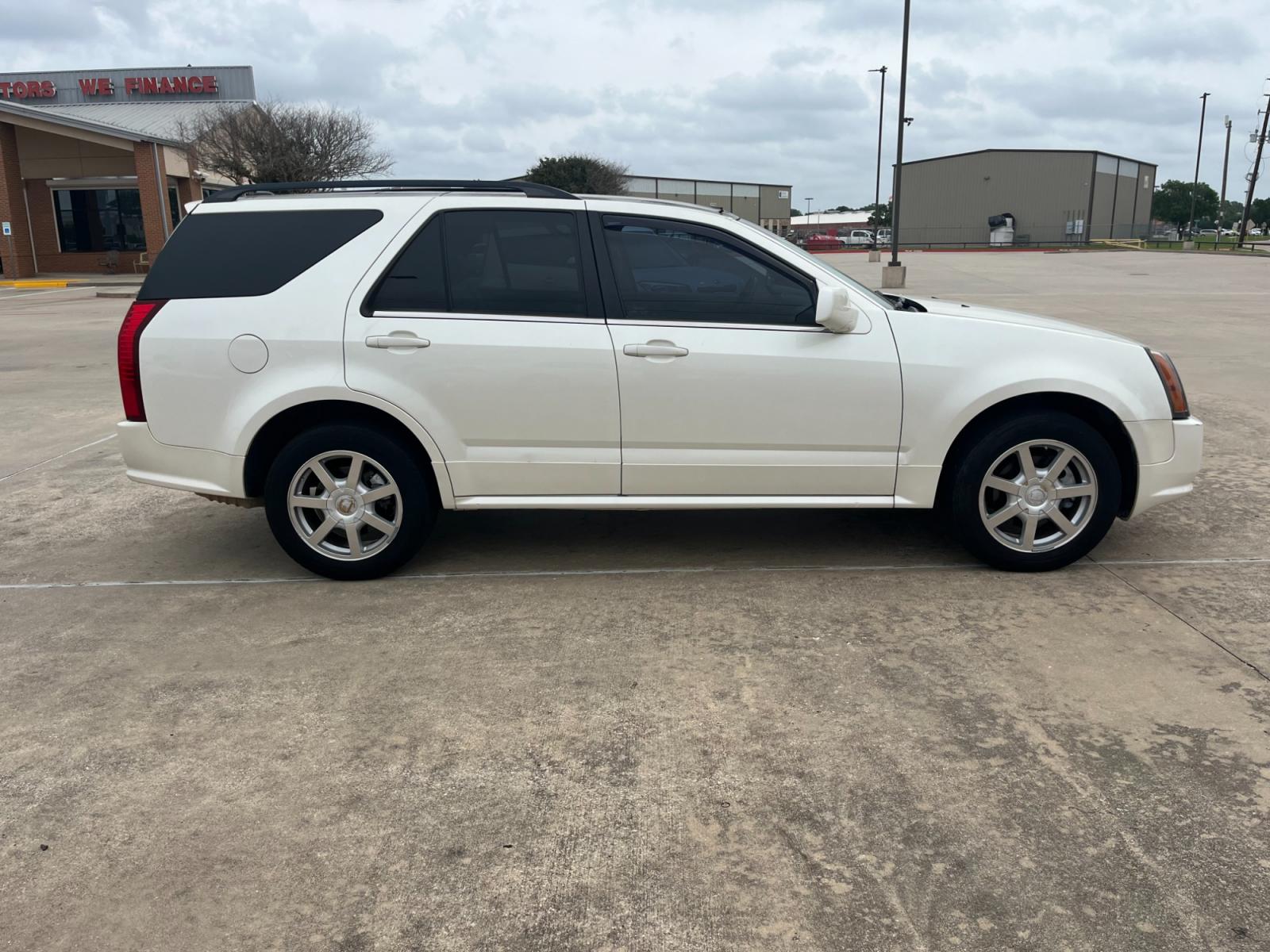 2005 white /TAN Cadillac SRX V6 (1GYEE637250) with an 3.6L V6 DOHC 24V engine, 5-Speed Automatic Overdrive transmission, located at 14700 Tomball Parkway 249, Houston, TX, 77086, (281) 444-2200, 29.928619, -95.504074 - Photo #7
